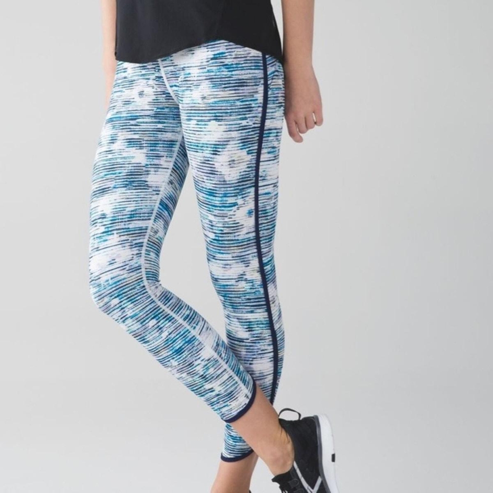 LULULEMON Women's Real Quick Tight Crop Blurry Belle Multy Hero Blue Zize 8
